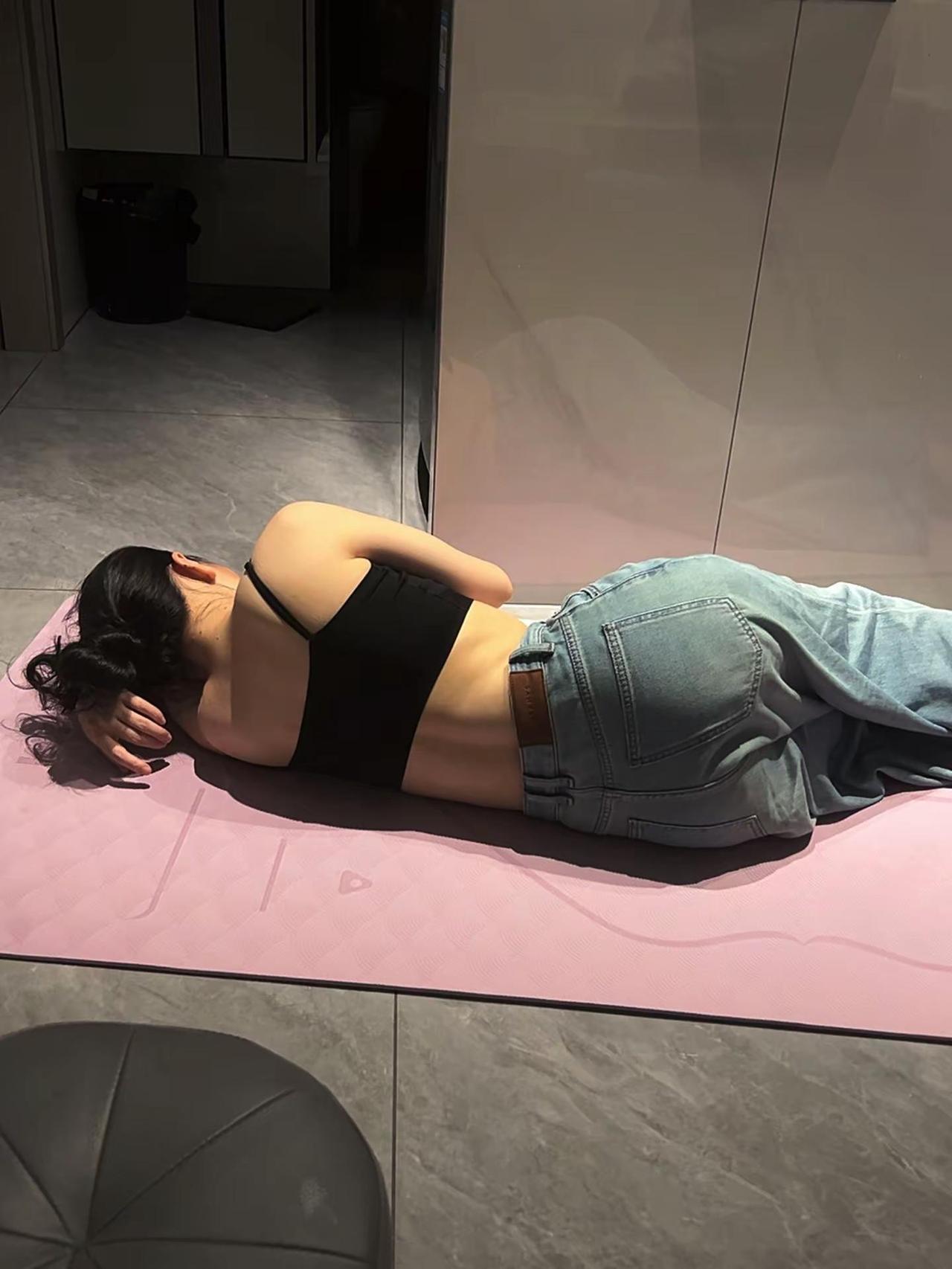 你从前那般可爱 我好想再向你靠近一点