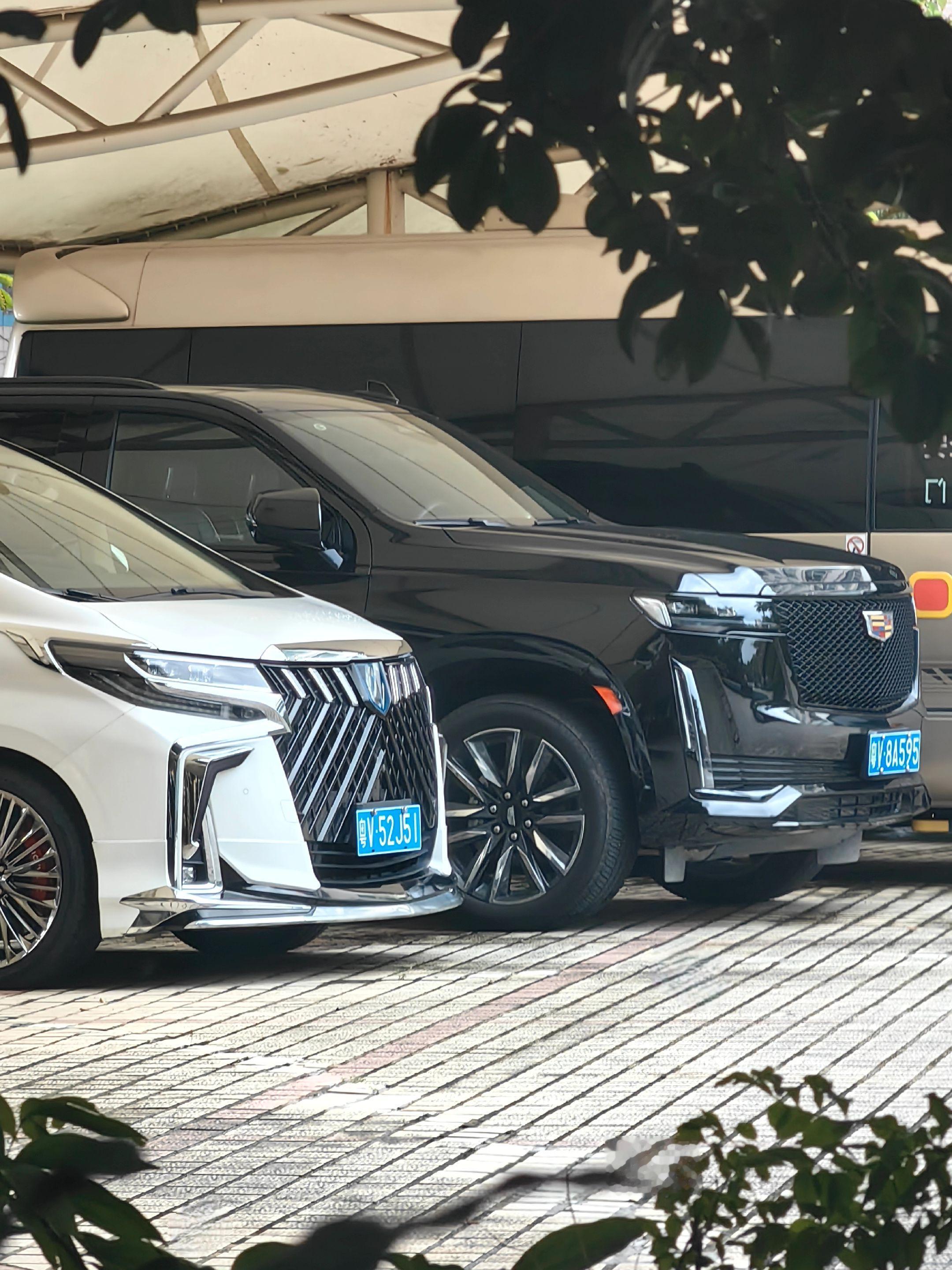 黑路虎白路泽 黑白通吃凯雷德！百万级的SUV 凯雷德会是你的首选车型吗