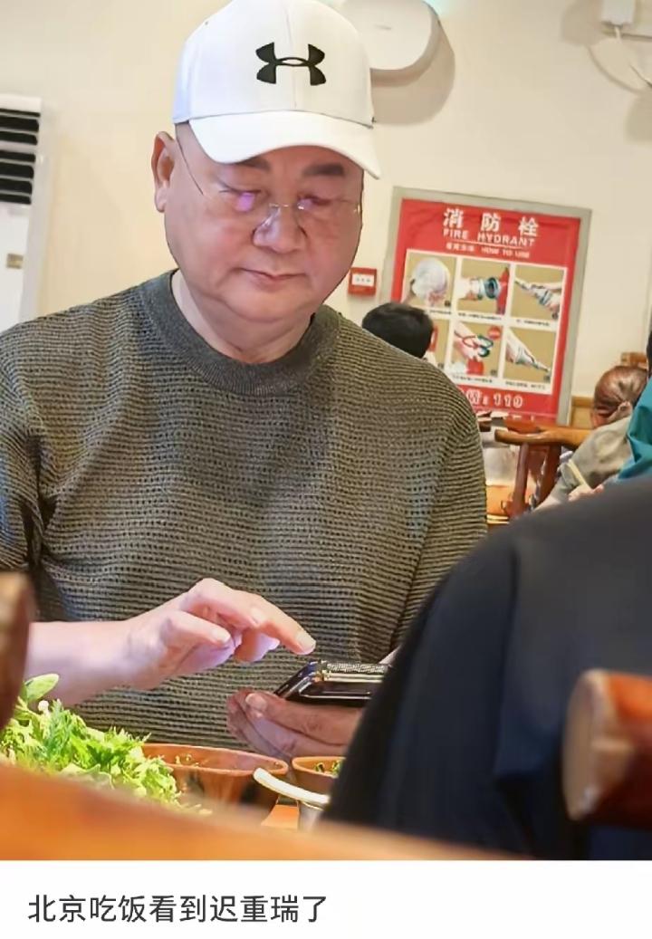 看迟重瑞老师的近照，心里还是挺感慨的。当年86版西游记里，他饰演的唐僧眉目温润，