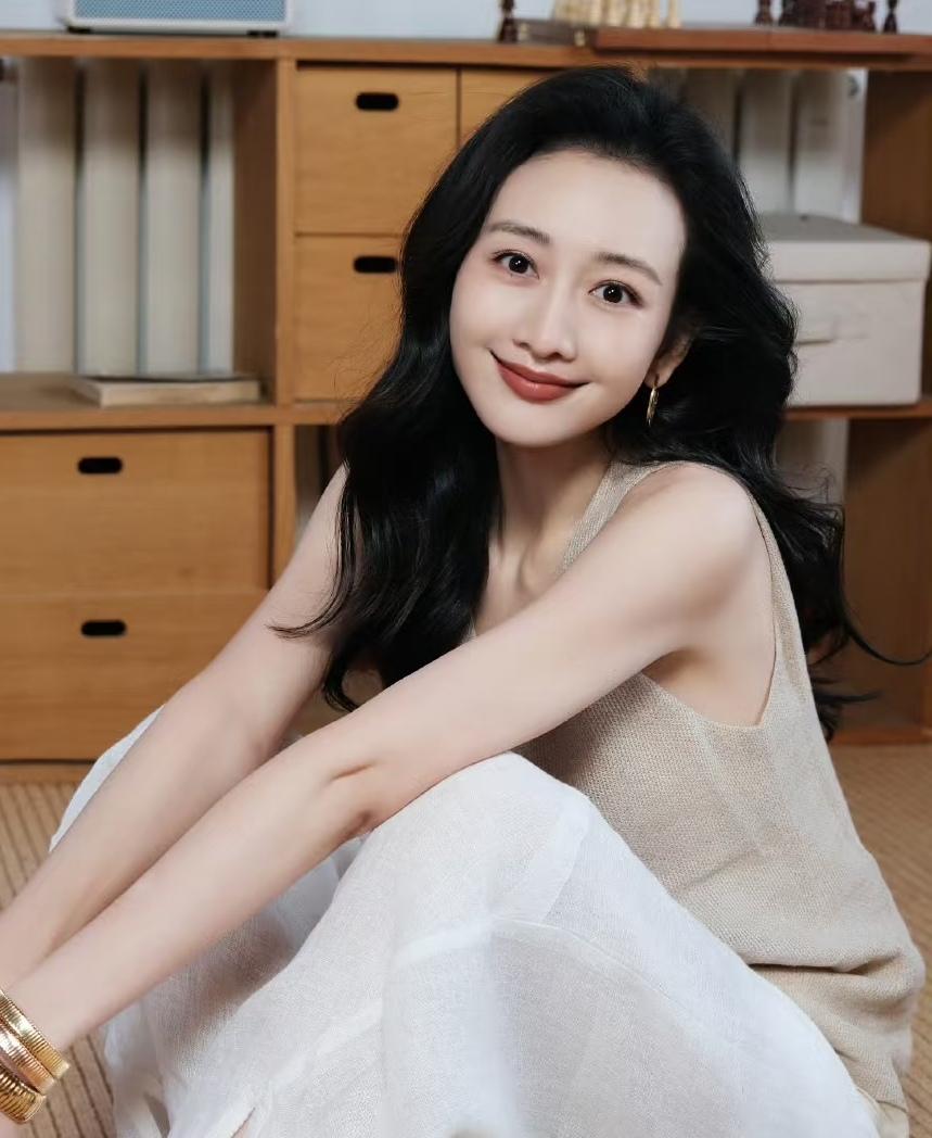 我有预感，
王鸥以后可能很少拍戏了，
不是演技不好，也不是资源下降，而是她要照顾