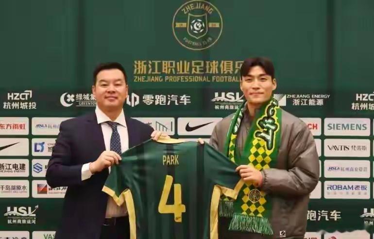 恭喜浙江外援朴镇燮入选最新一期韩国国家队集训大名单。要知道和朴镇燮一起入选韩国国