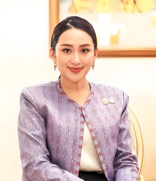 泰国反悔了

11 月 10 日，泰柬边境四色菊府突然传来巨响。

争议地带发生