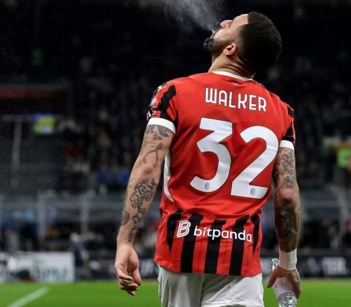 盘点米兰黑暗时期以来的最佳后卫TOP10：
1、特奥(法国)
2、罗马尼奥利(意