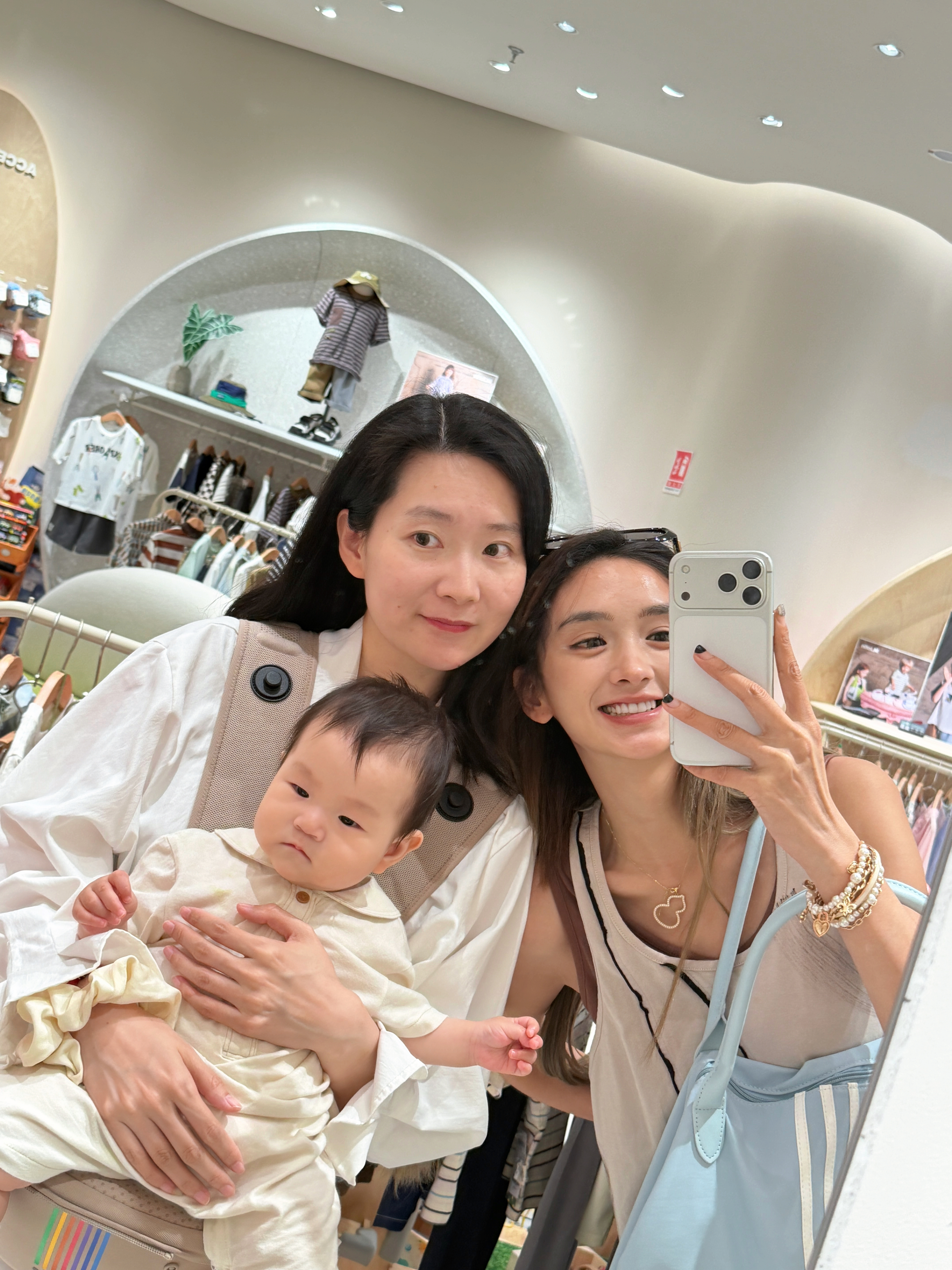 漂亮姨姨带娃日我们小宝真可爱 北京·北京荟聚购物中心