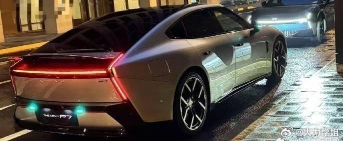 这辨识度还需要我说是什么车吗？[喵喵]新能源汽车 ​​​