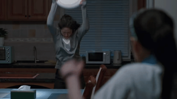 闫妮刘敏涛一个微醺一个微恐 演技炸裂名场面！刘敏涛把角色的压抑与偏执演得淋漓尽致