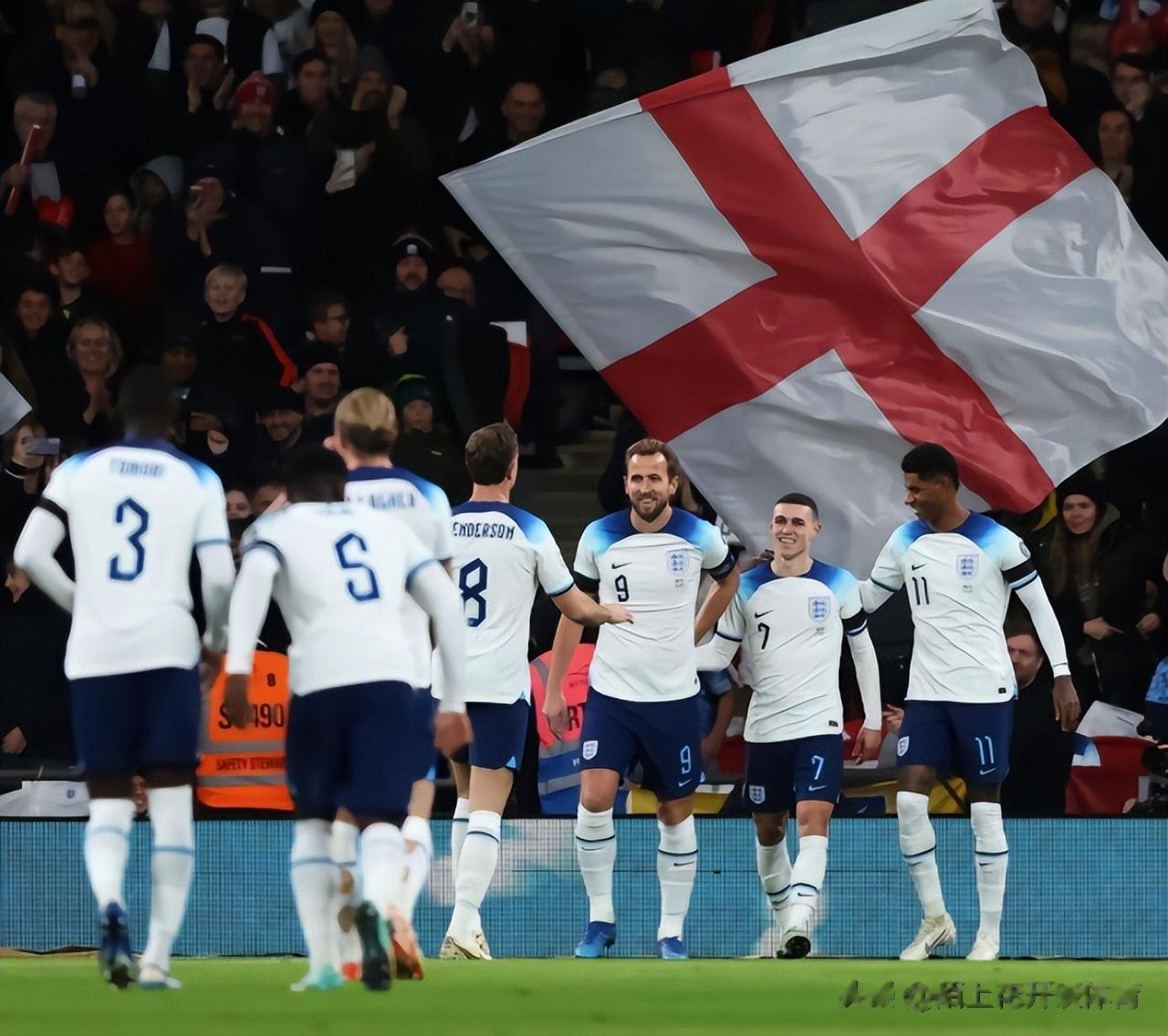 2-0！不受裁判待见，英格兰仍送鱼腩8连败，凯恩剑指年度射手王！
英格兰在主场以