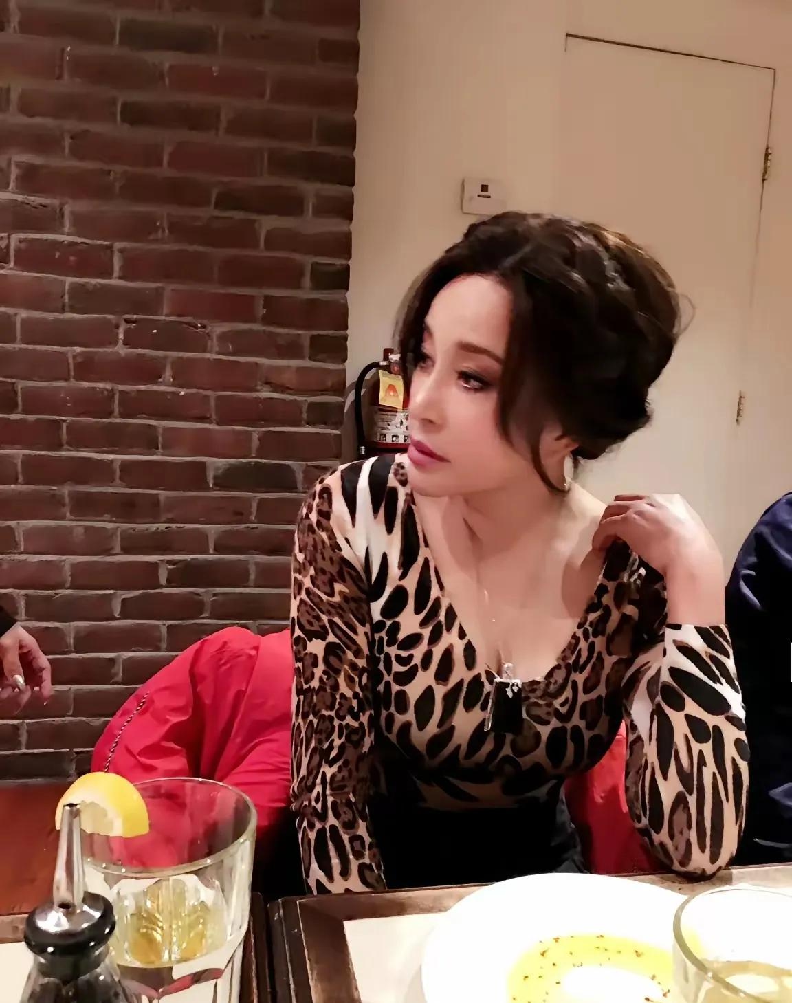 刘晓庆身边不停换男人，她的家人不感觉丢人吗？可能相比丢不丢人的问题，她的家人更在