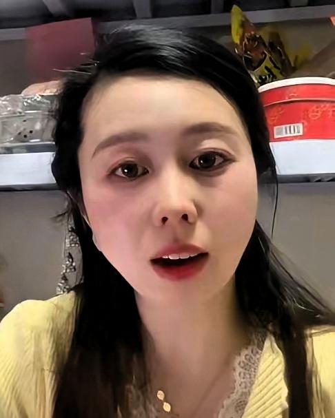 田静母亲节发文暗藏深意:

母亲节田静感慨天下母亲不易，一辈子为孩子操劳，从蹒跚