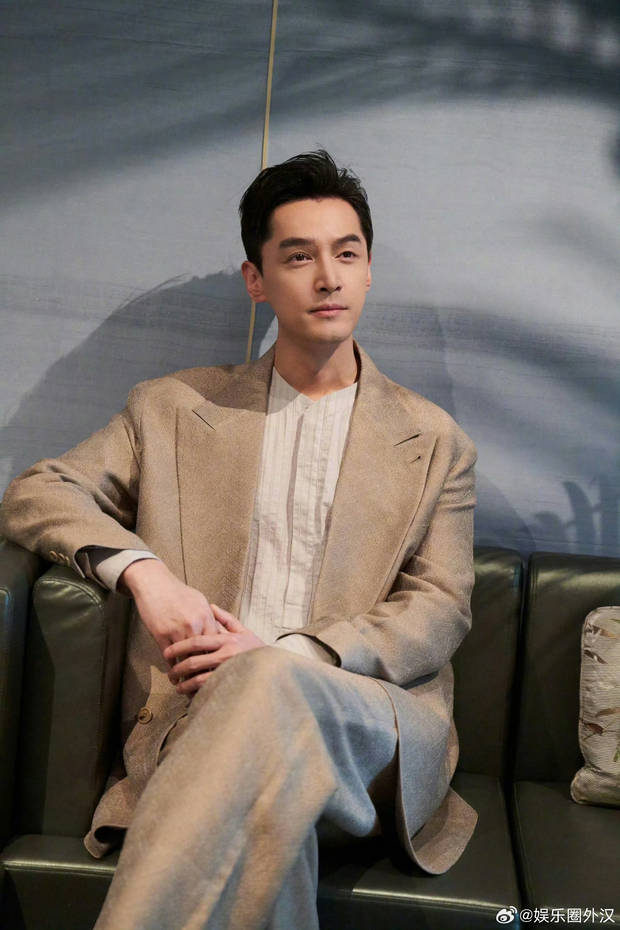 首先，老谋子我就不看好，其次，不能胡歌！每次说三体阵容就有他？真就自己想要争这个