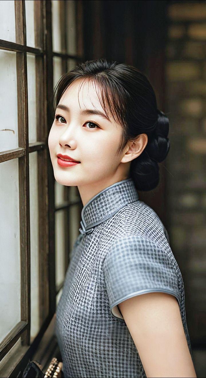 AI扩图 AI灰格旗袍韵