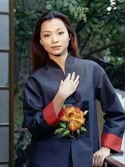 董卿
三十二岁
留影
