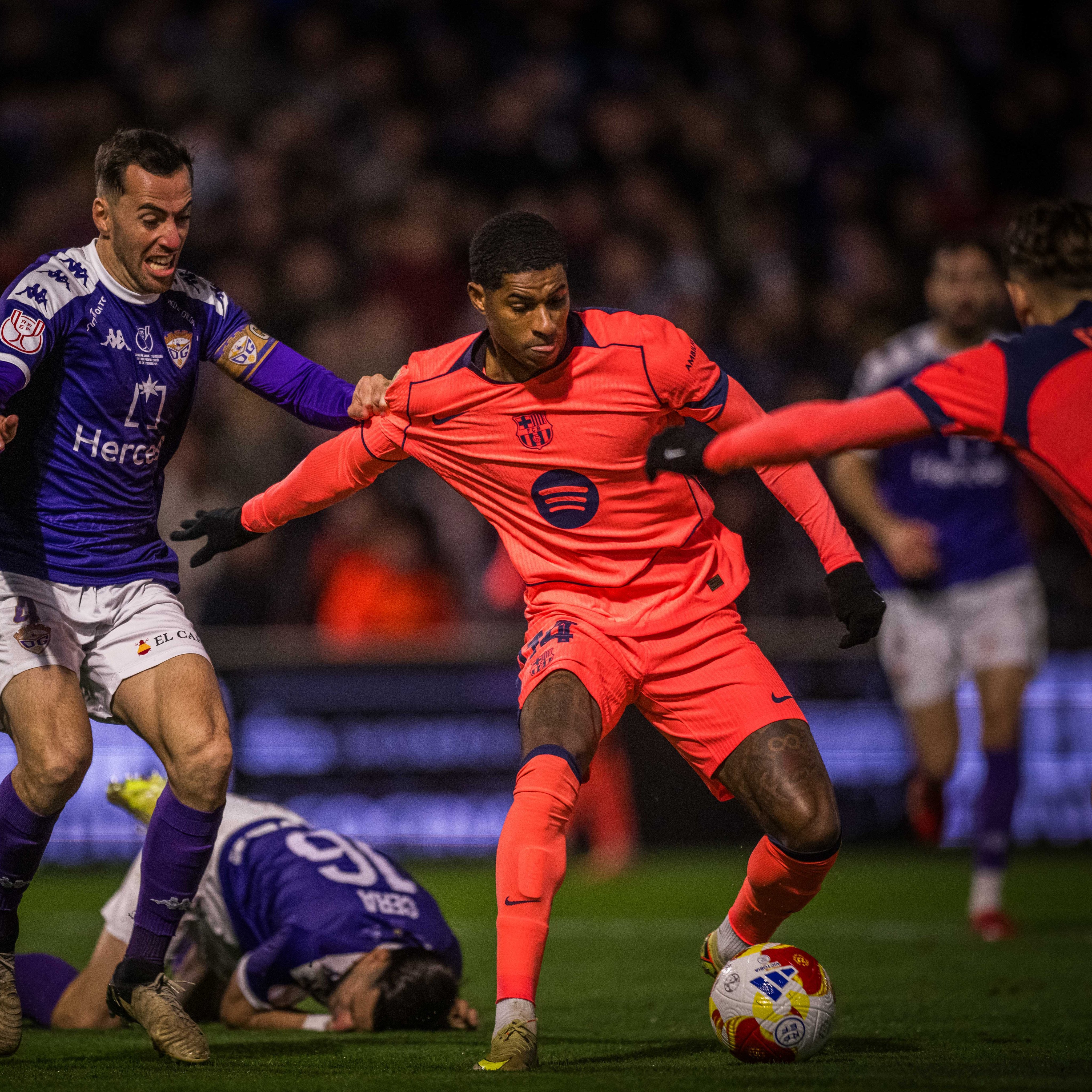 上半场比赛结束，巴萨0-0瓜达拉哈拉，下半场加油！！！！巴萨热点现场至死不渝红蓝