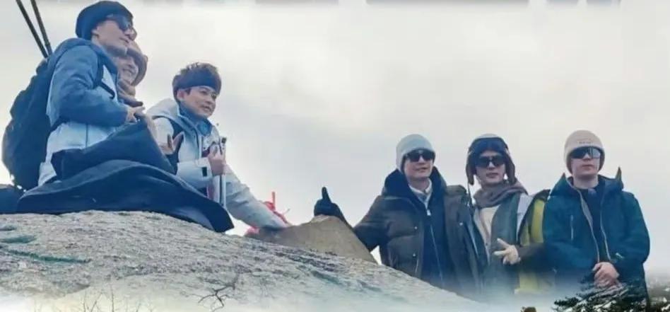 虽然天气不怎么给力，也算是兄弟们很难得的一次登山经历了，这白雪皑皑的，去登华山，