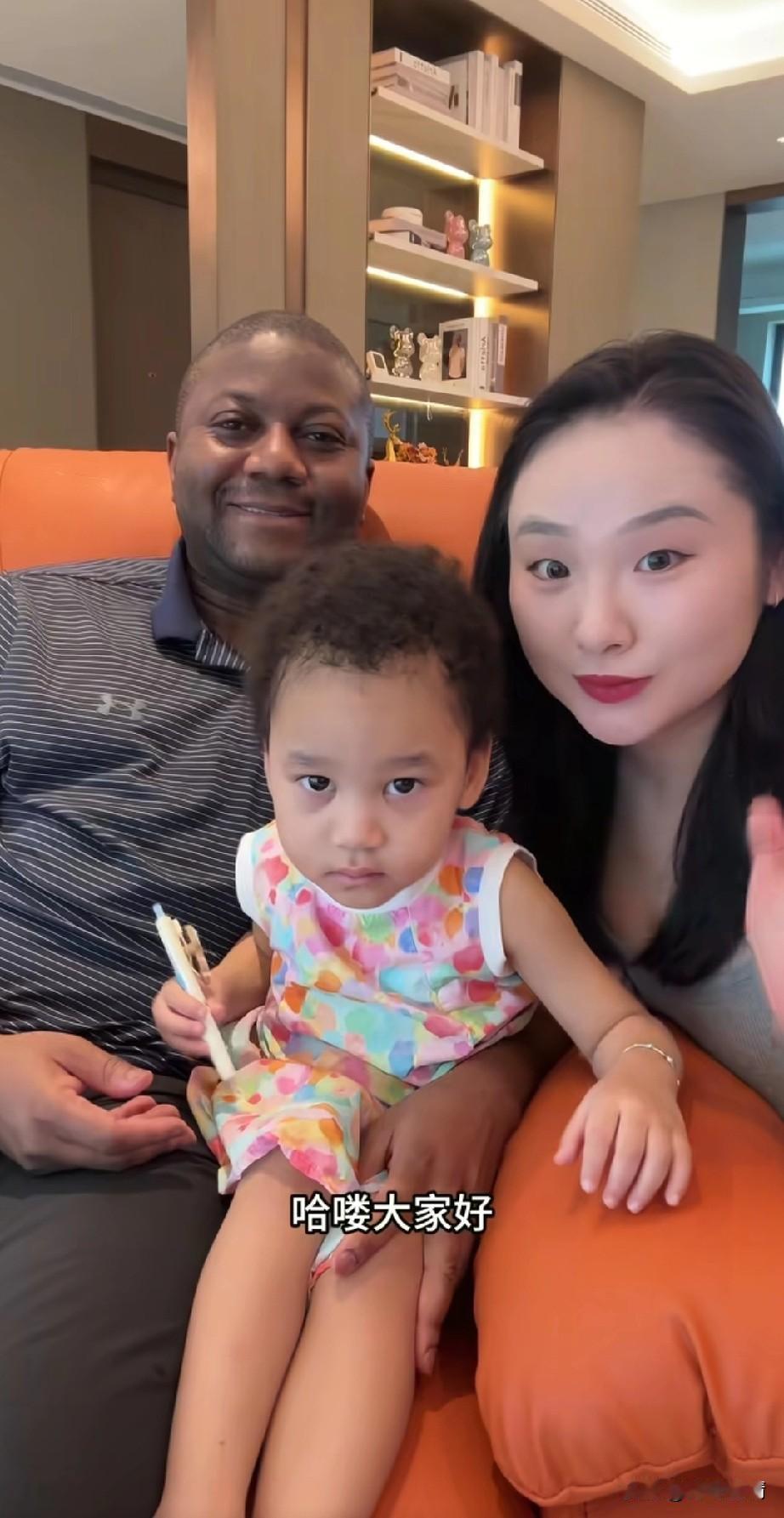 刷到一个视频，周周在非洲，
从她的视频了解到了她的生活，
她是北京外国语大学的学