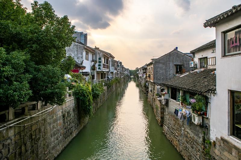 苏州未来在全国的地位不容小觑。从端午旅游数据来看，它在周边游热门目的地中排第四，