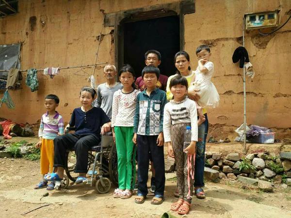 “你竟然是中国人大的毕业生？”2017年，江西修水县工作人员在进行扶贫工作时，意