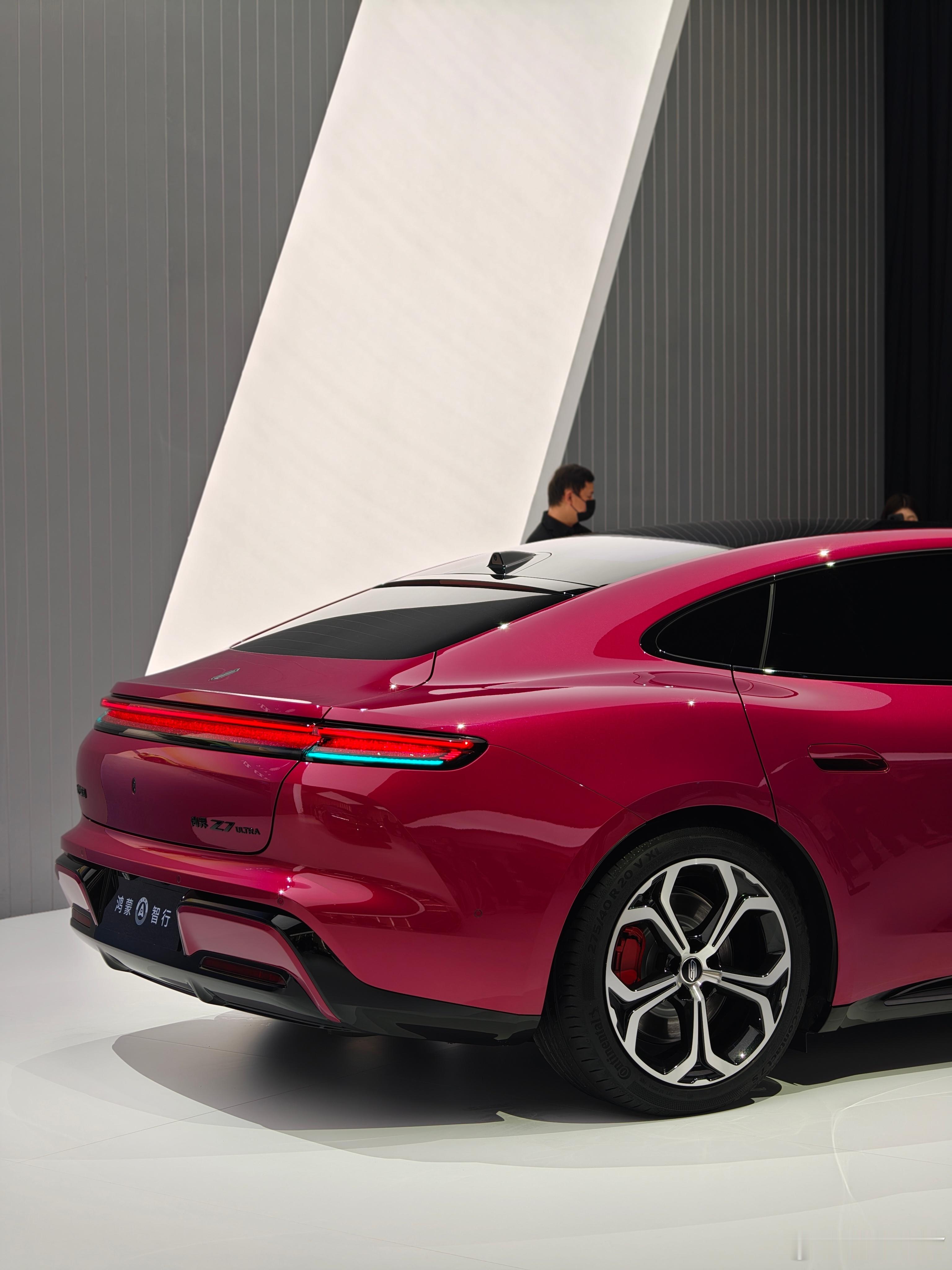 尚界Z7确定很漂亮啊我相信很多年轻的帅哥靓女都会很喜欢因为连我这种中年老登看了都