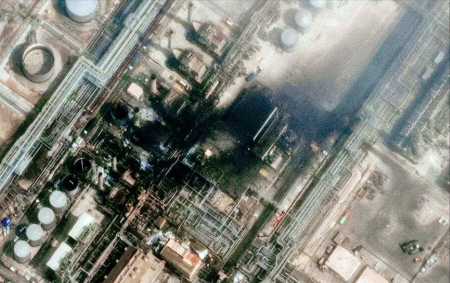 特朗普这是慌了吧？不然怎么会接二连三下命令，连伊朗老百姓喝水的淡水厂都给炸了。