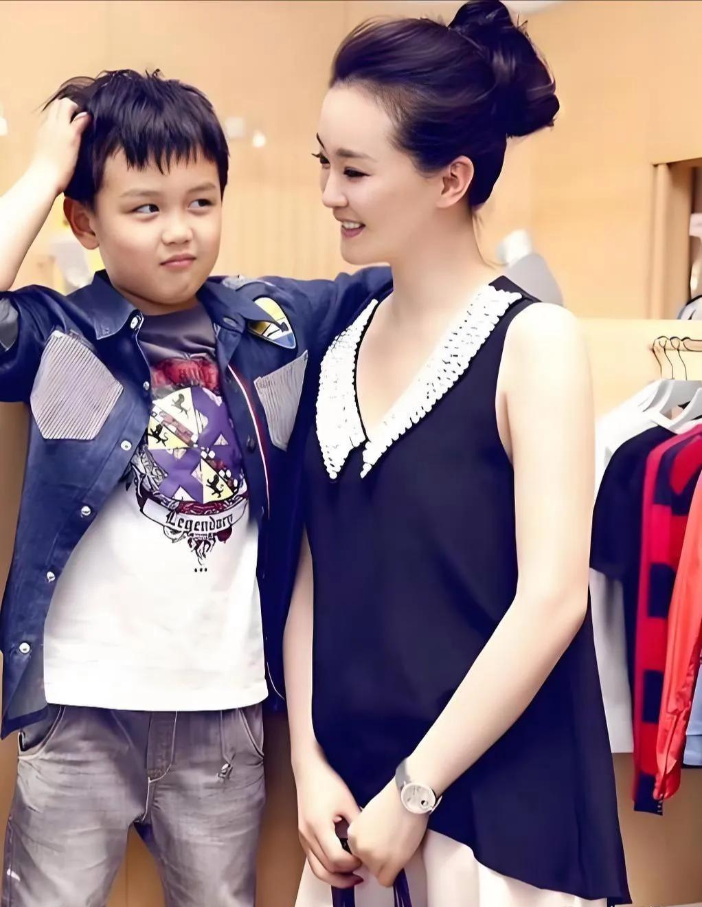 王艳儿子王泓钦被保送北大！他不仅是一名学霸，还是一名篮球高手。长大以后的球球，越