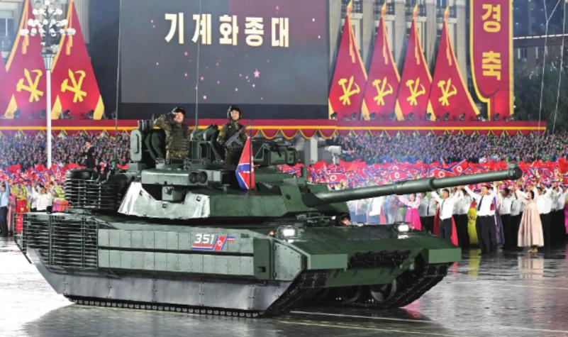 金主爱坐在天马20坦克驾驶位上开车的照片一出来，不少人好奇这车到底有多靠谱。
天