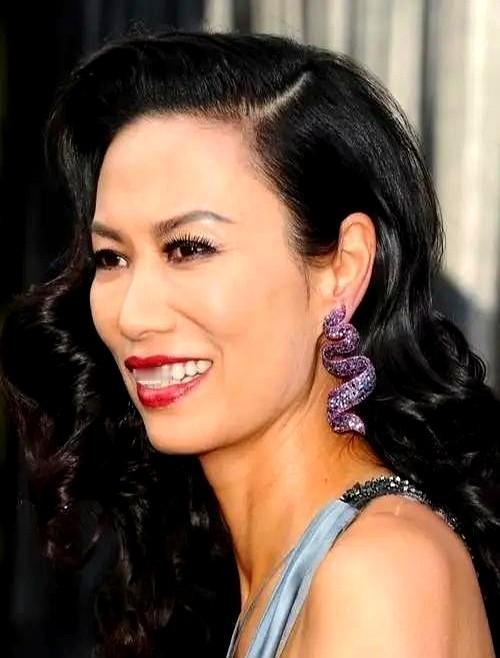 把邓文迪、朱可人、韦唯放一起比，其实没多大意思。她们都是目标明确的狠人。一个选了