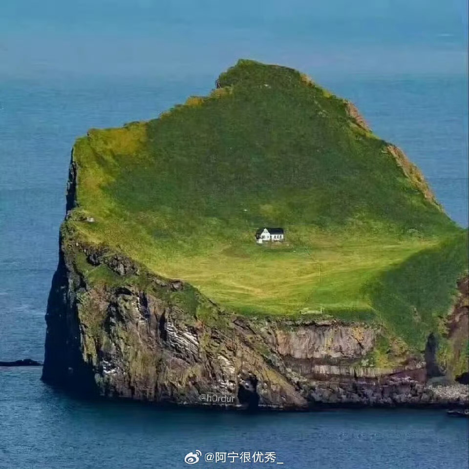 如果给你1000万，让你在这岛上住一年，吃喝不愁，有网络，但是不允许离开，你会愿