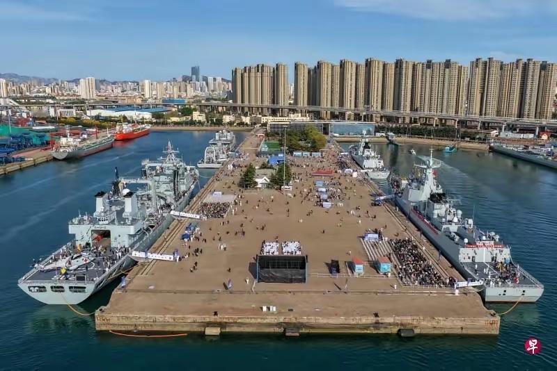 新加坡联合早报报道，4月23日是中国人民解放军海军成立77周年纪念日，台湾媒体罕