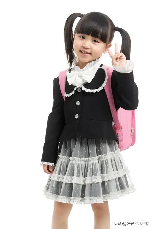 人所有痛苦和烦恼的根源是什么?聊个扎心又现实的话题。
其实啊，人这一辈子，所有的