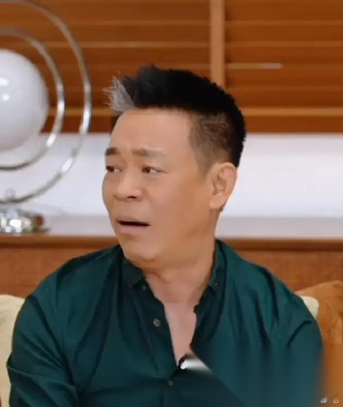 王菲为了给张艺谋监制的新剧唱主题曲，专门去改了发声习惯。她找了老师，一句一句调整
