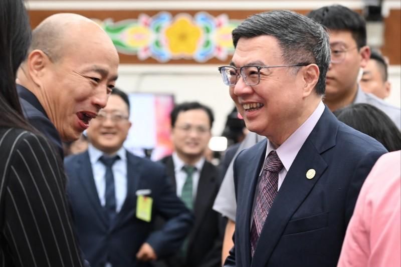 韩国瑜最近的行为，恐怕是热脸贴了个冷屁股！

这两天，岛内行政机构负责人卓荣泰再