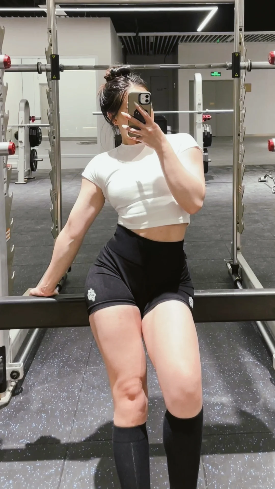 做最长的指甲 撸最重的铁