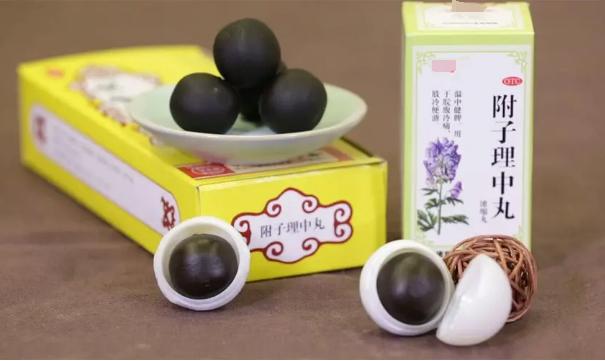 附子理中丸对症的话，一颗就能止病。
有个朋友突然上吐下泻的，给用上消炎止吐止泻又