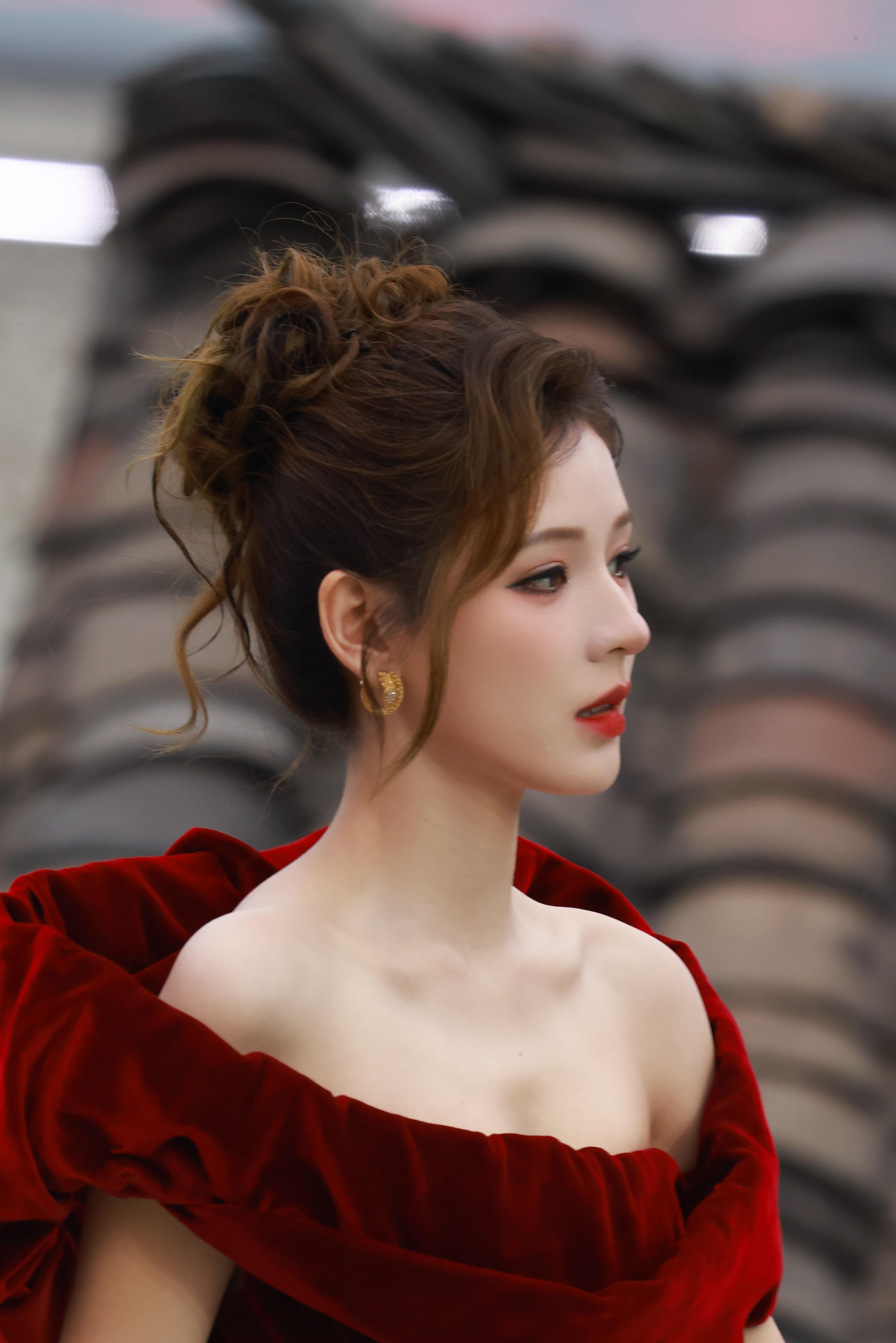 张予曦侧腰镂空长裙 张予曦是真公主哇👸🏻 