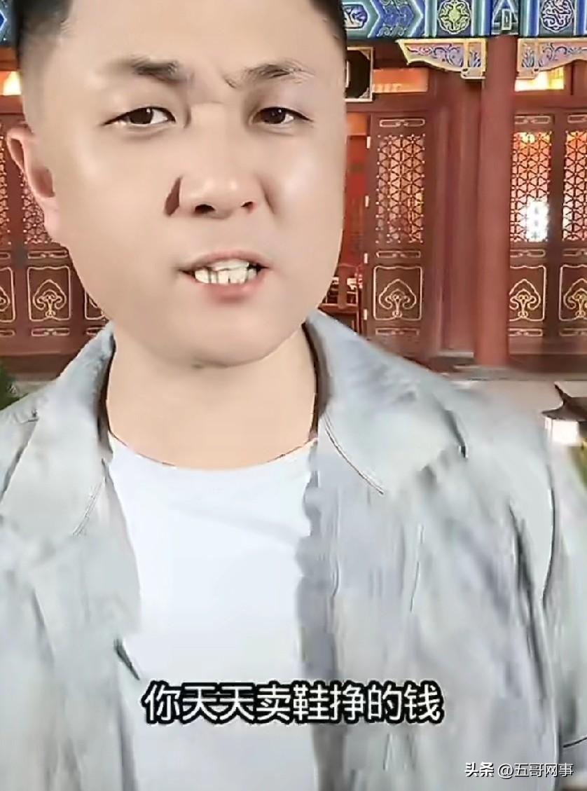太原老葛怒斥散打和前女友一恋倾城：
散打在你最难的时候，我伸出援手借你二百万，你