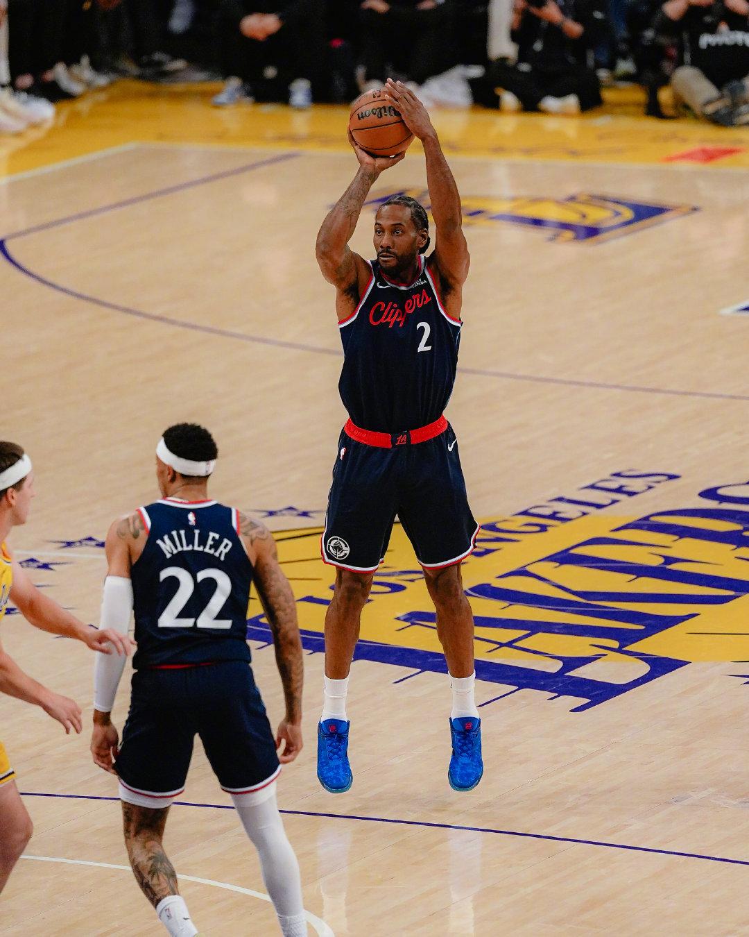 也不知道小卡的脚踝怎么样了？
希望只是泰伦卢谨慎起见的背靠背时间限制，而不是有些