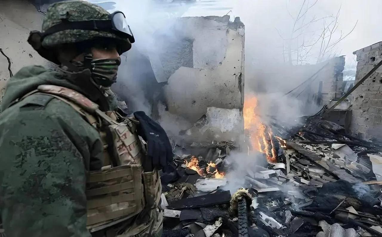 在过去的一天，俄军对支持乌克兰军工联合体的能源基础设施，乌军袭击了支持俄军的梁赞