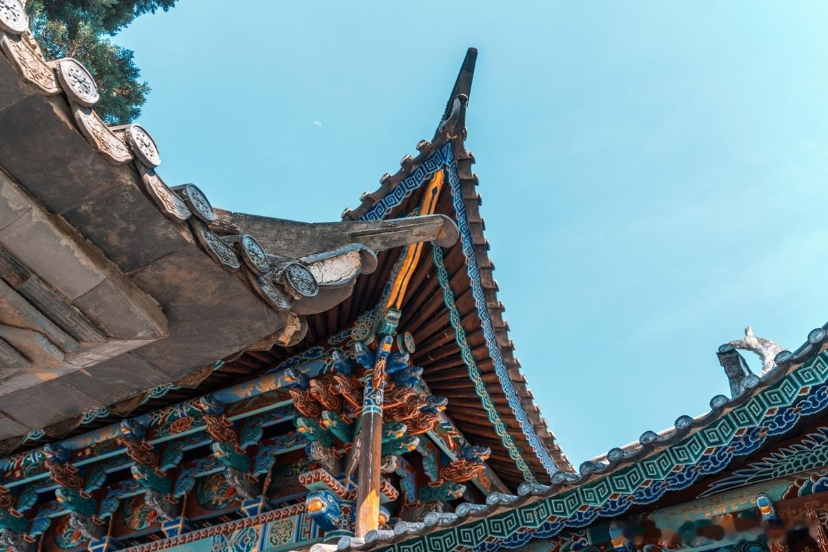 前天在珠海讲课，有位同学说他想创业，但不知如何开始？人生的本质是驾驶着前挡风玻璃