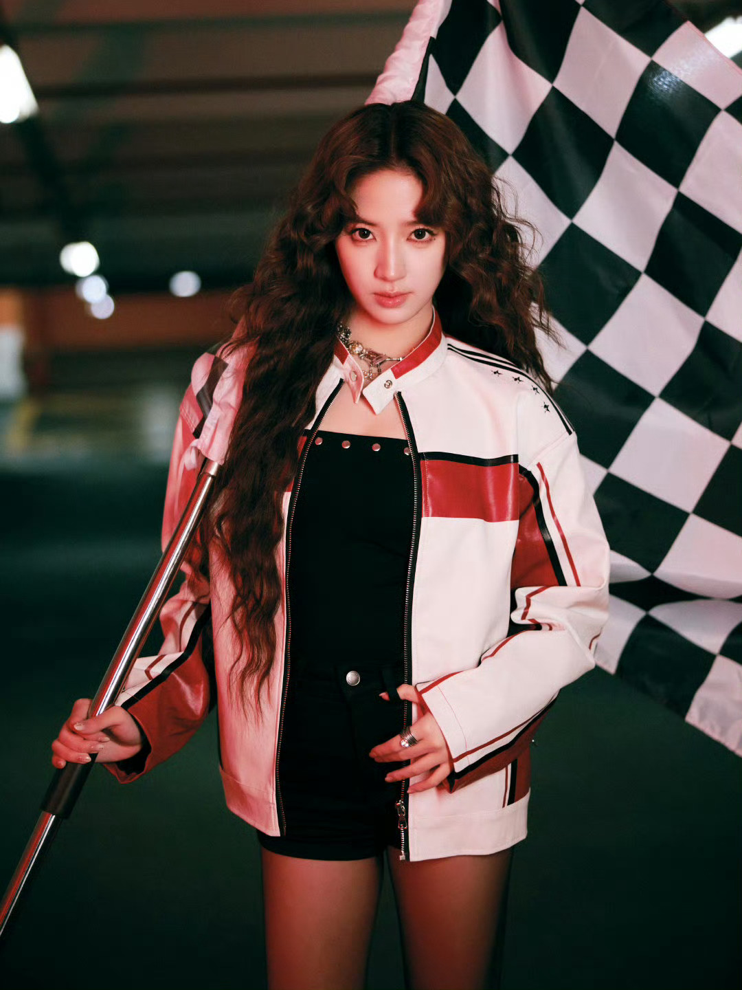 欧阳娣娣 🏎️ 上海F1赛车场，黑丝机车女孩 