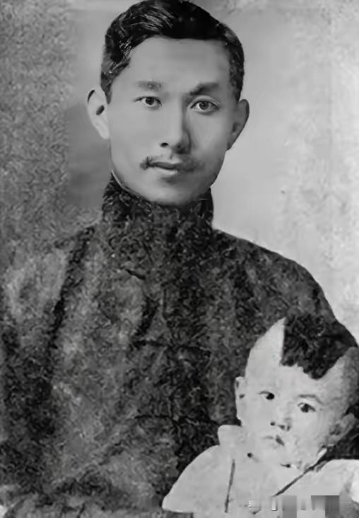 1904年，22岁的蔡锷迎娶29岁的刘长姑，怎料花轿临门，新娘誓死不嫁。蔡锷下不