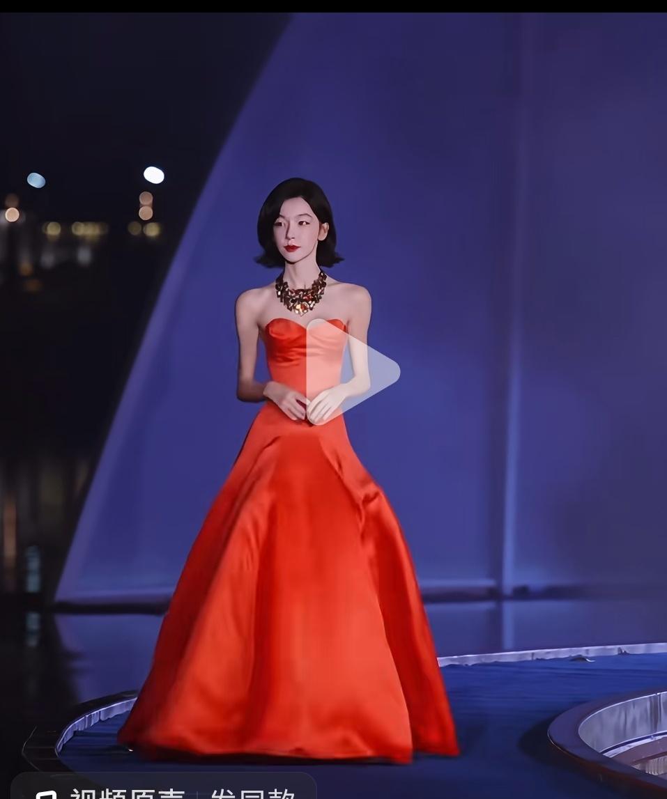 (我没p，刷到视频)这个女明星怎么了呀？生病了吗？这这这怎么回事 ​​​