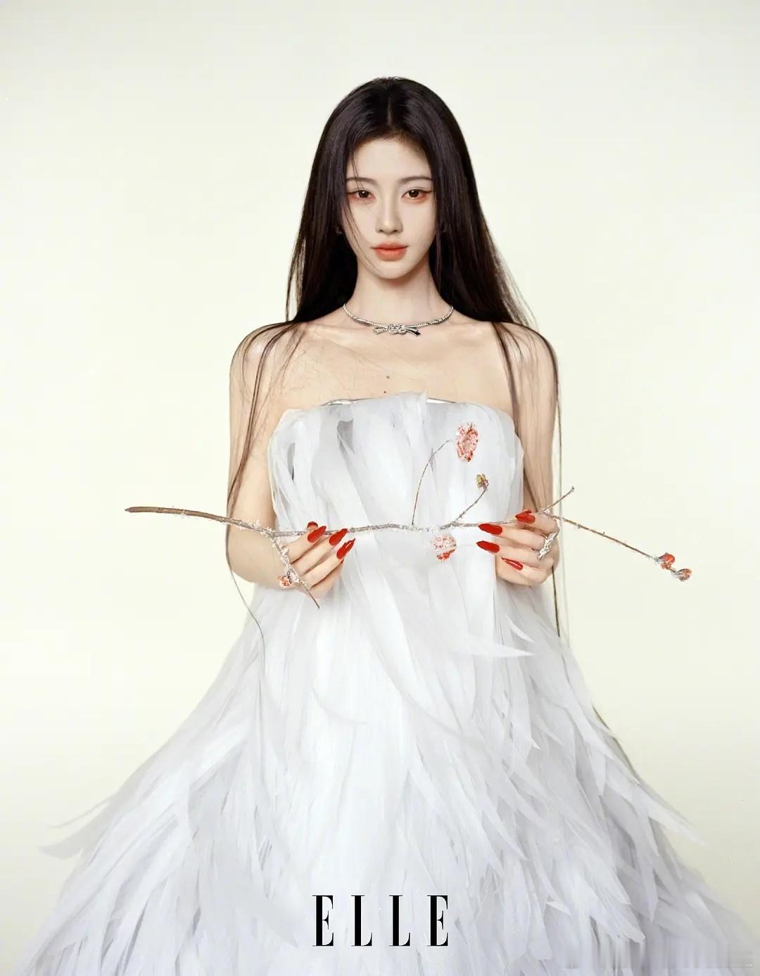 今天是白天鹅鞠婧祎 