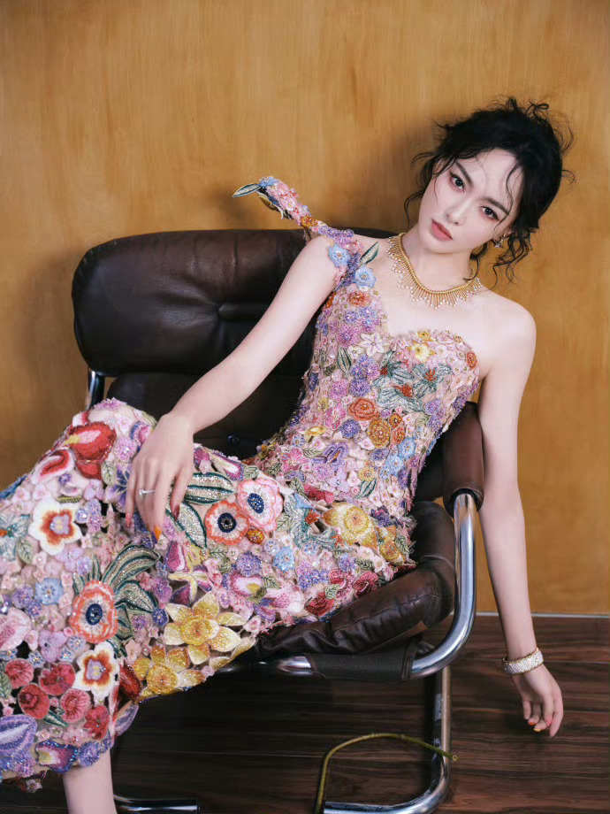 唐嫣 花神降临唐嫣今天就是传说中的花仙子[期待] ​​​