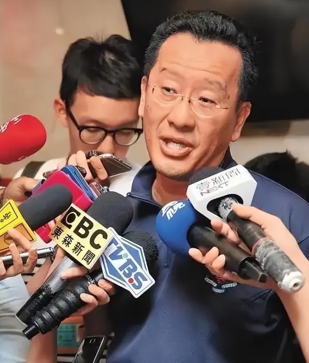 就在刚刚，
 
台“国防部长”顾立雄发布声明，
 
3月26日，针对特朗普宣布5