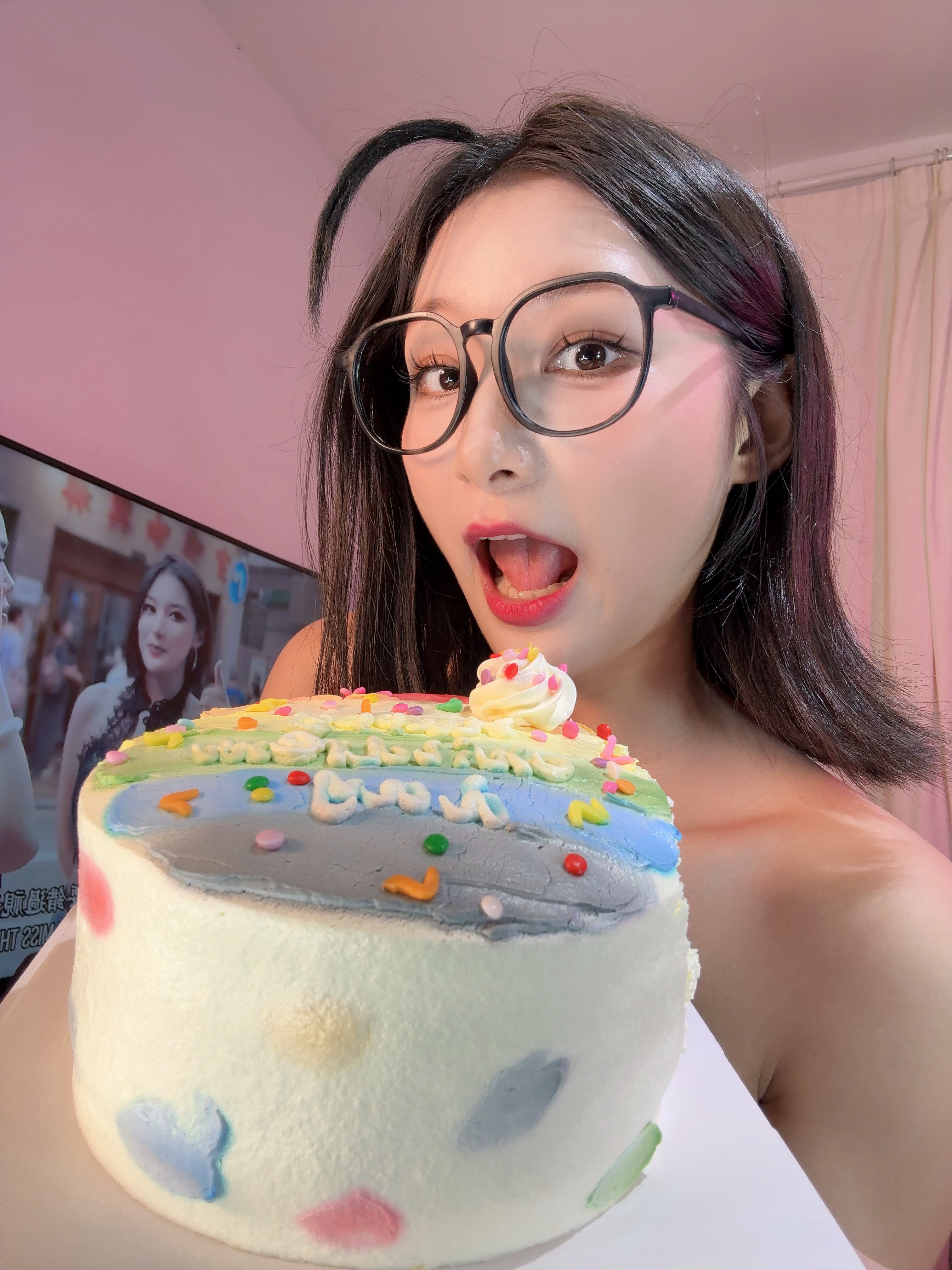 生日快乐辣辣辣920就爱你！生日快乐[超话]短发发现生活中的小美好 ​​​