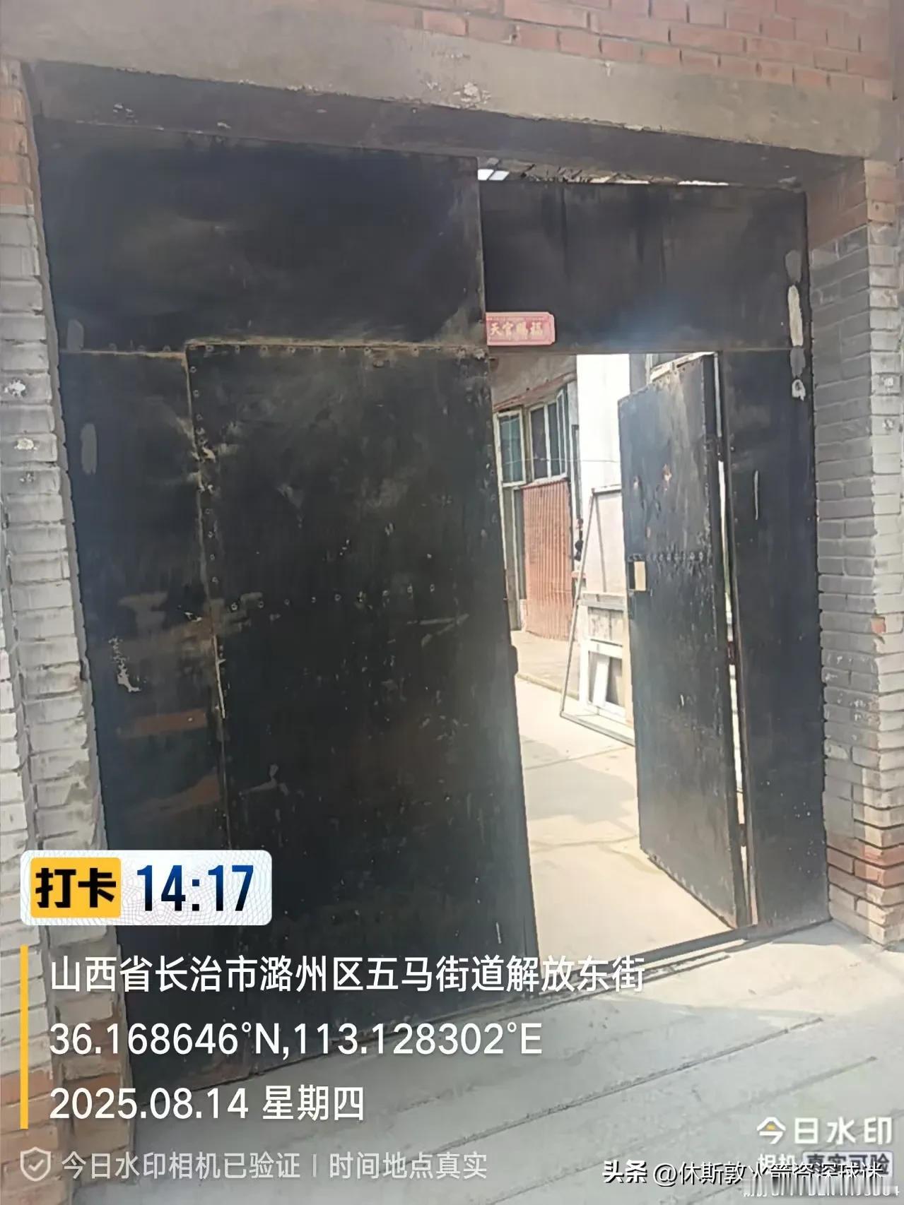 今天差点被狗咬了，因为我的不经意间的留神，一只黑狗跑过来咬住我裤子，还好没咬住肉