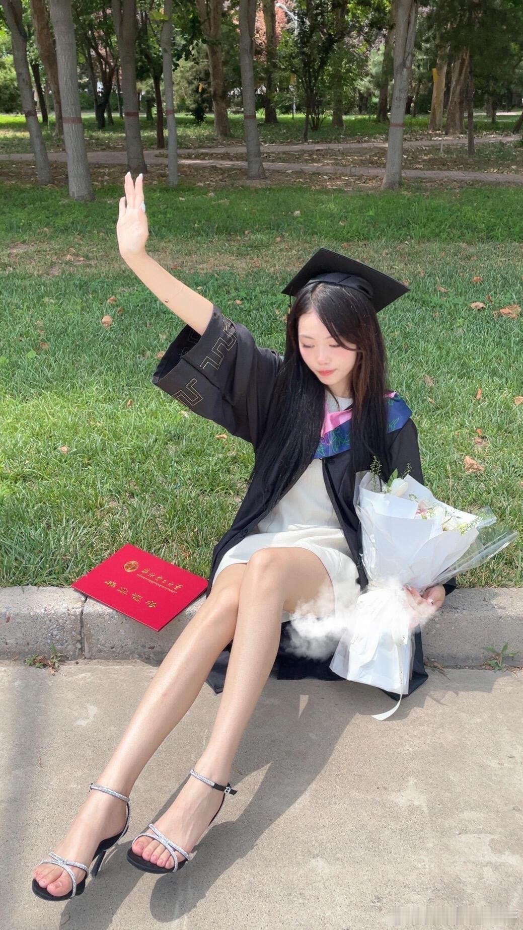 毕业穿细带凉高～ ​​​