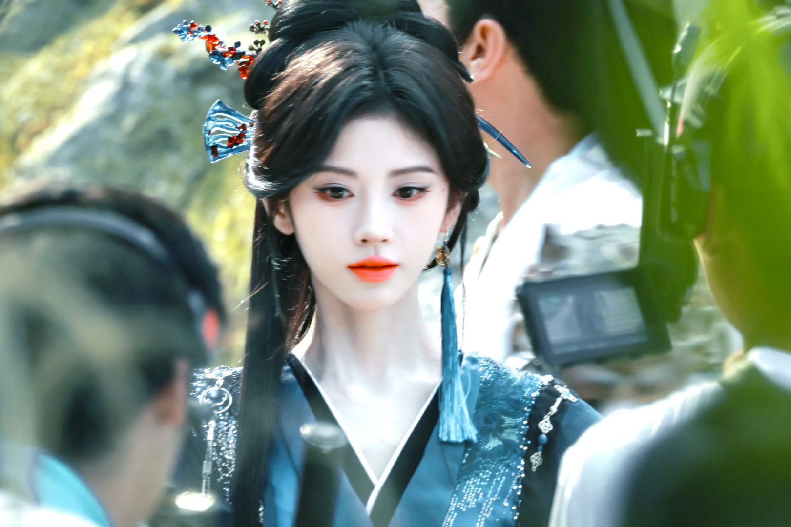 jjy鞠婧祎来战 jjy鞠婧祎阿黛 “玫瑰之所以是玫瑰，是风与光的眷顾，更是视线