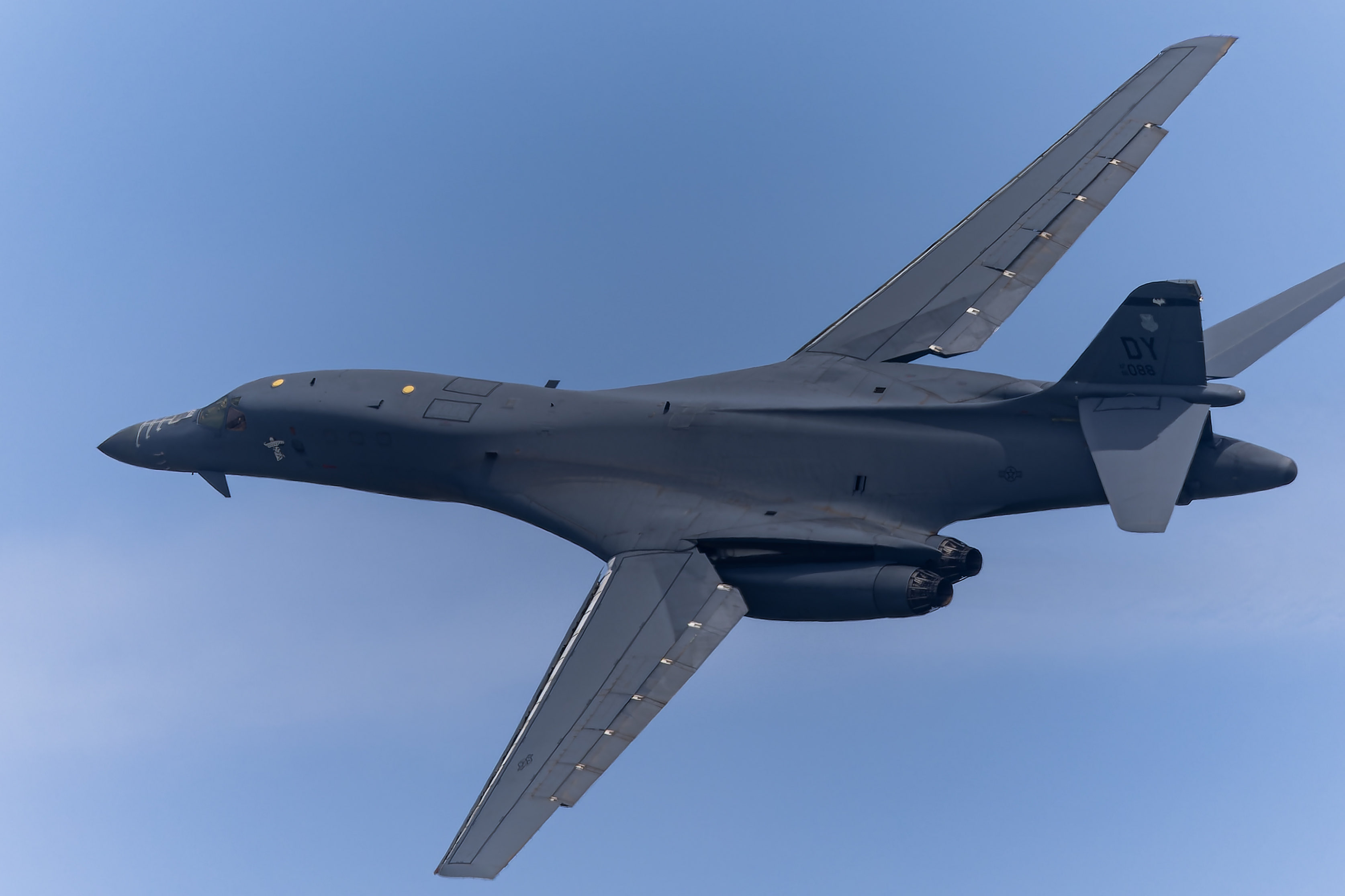 三泽基地上空的B-1B枪骑兵 ​​​