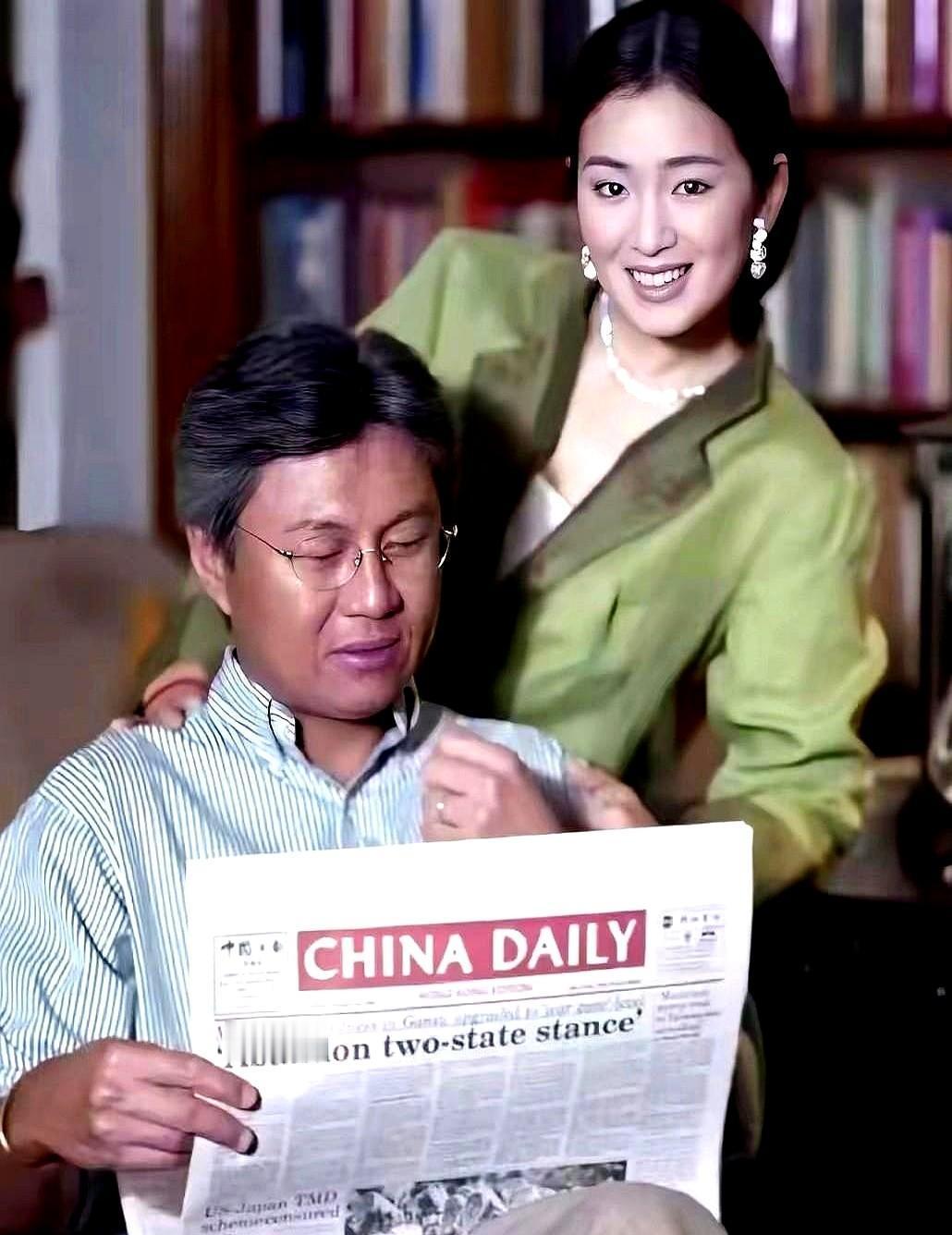 巩俐离婚了？
不，她只是换了种活法。
前夫是商人，她忙电影，俩人没时间腻歪。
现